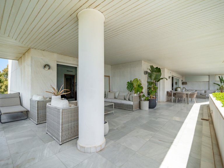 Apartment for Sale in Puerto Banús, Malaga 19