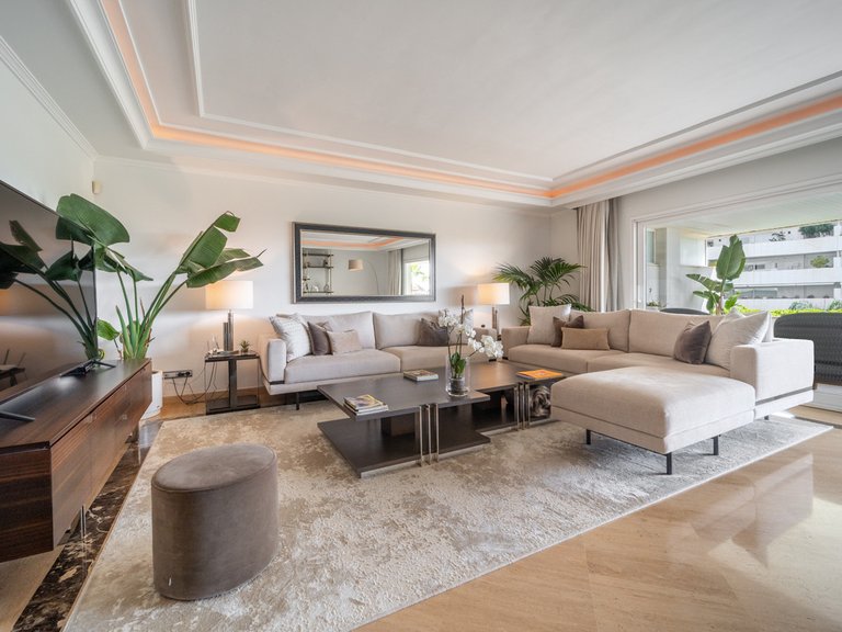 Apartment for Sale in Puerto Banús, Malaga 2