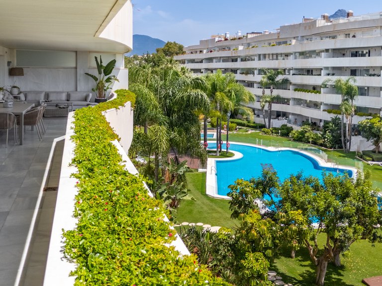 Apartment for Sale in Puerto Banús, Malaga 25