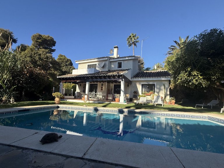 Villa for Sale in Calahonda, Malaga 1