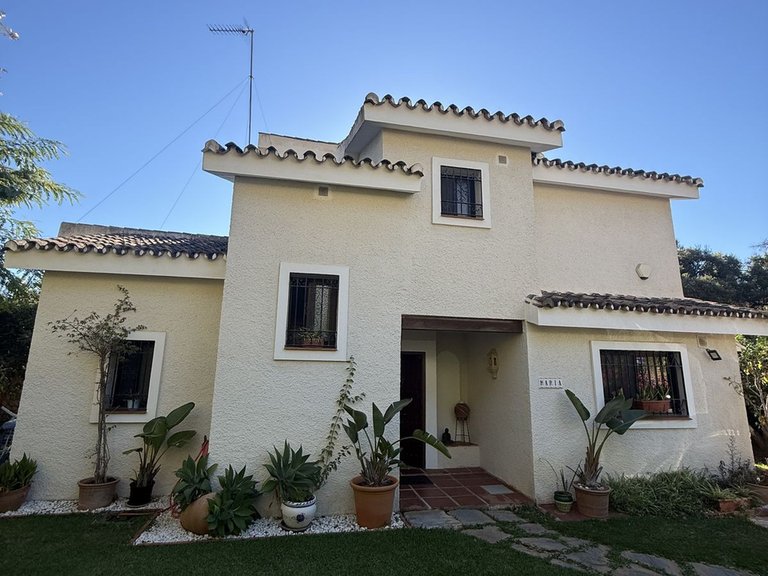 Villa for Sale in Calahonda, Malaga 10