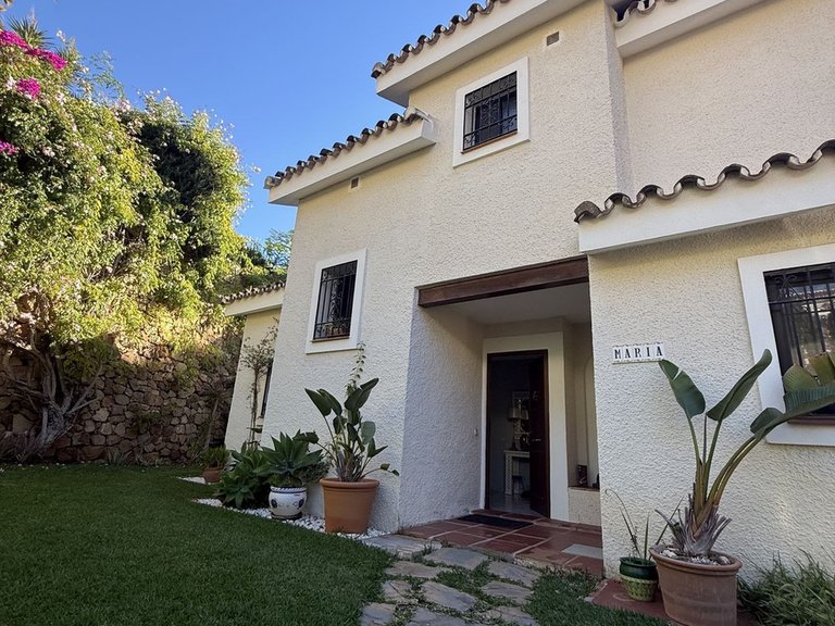 Villa for Sale in Calahonda, Malaga 11