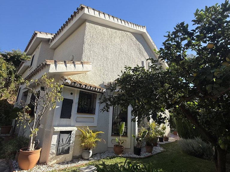 Villa for Sale in Calahonda, Malaga 9