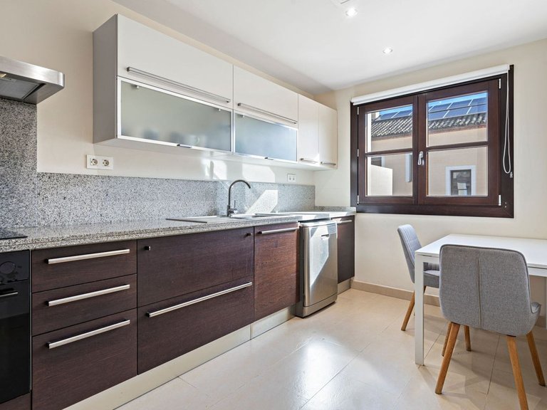 Villa for Sale in Benahavís, Malaga 32