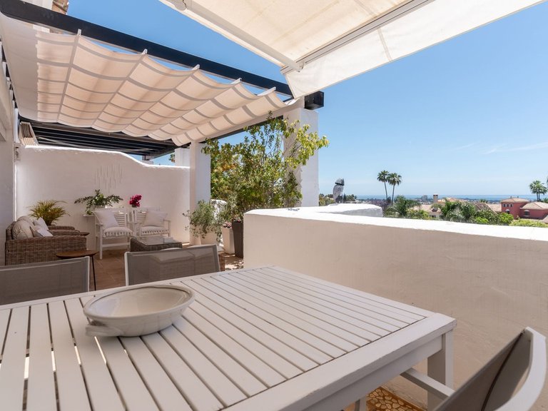 Apartment for Sale in Nueva Andalucía, Malaga 1