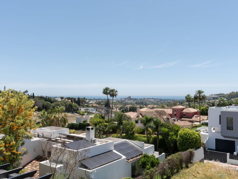 Apartment for Sale in Nueva Andalucía, Malaga 6