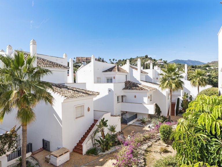 Apartment for Sale in Nueva Andalucía, Malaga 25