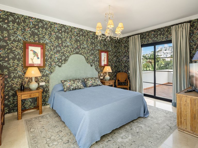 Villa for Sale in La Quinta, Malaga 12