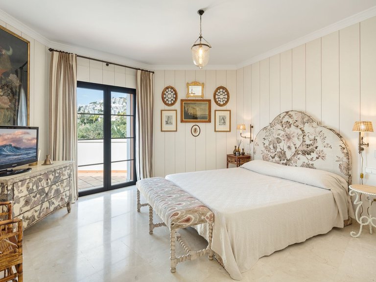 Villa for Sale in La Quinta, Malaga 14