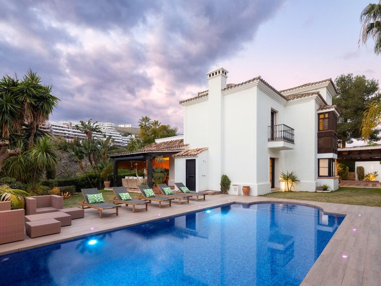 Villa for Sale in La Quinta, Malaga 20