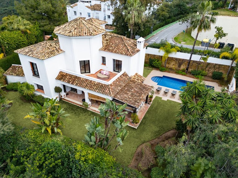 Villa for Sale in La Quinta, Malaga 22
