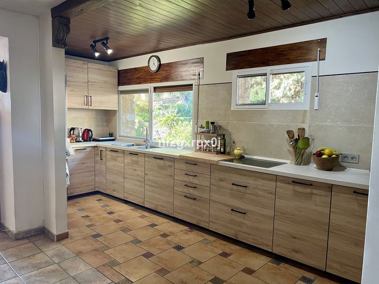 Villa for Sale in Marbella, Malaga 9