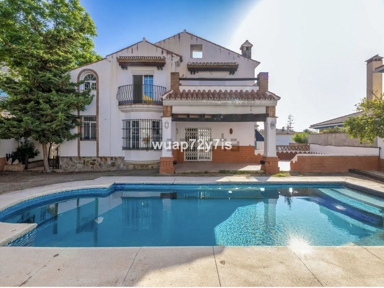 Villa for Sale in Benalmadena, Malaga 1