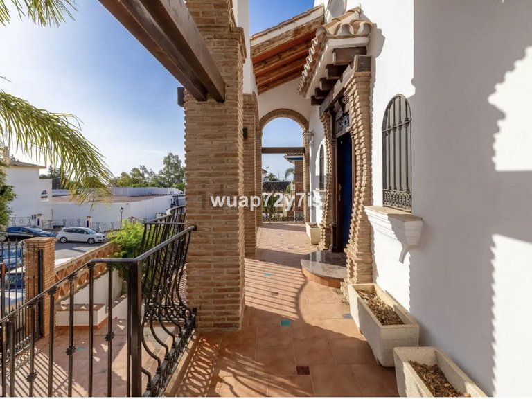 Villa for Sale in Benalmadena, Malaga 4