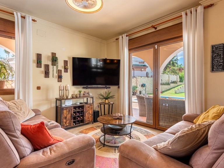 Villa for Sale in Sierrezuela, Malaga 12