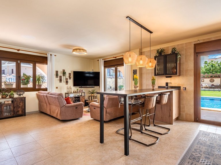Villa for Sale in Sierrezuela, Malaga 14