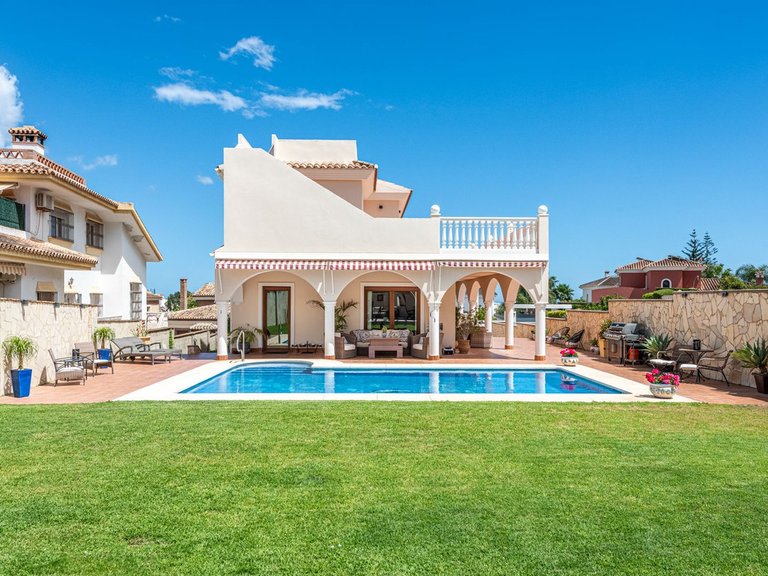 Villa for Sale in Sierrezuela, Malaga 21