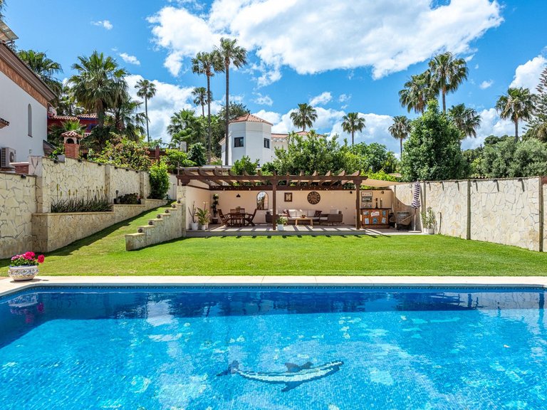 Villa for Sale in Sierrezuela, Malaga 28