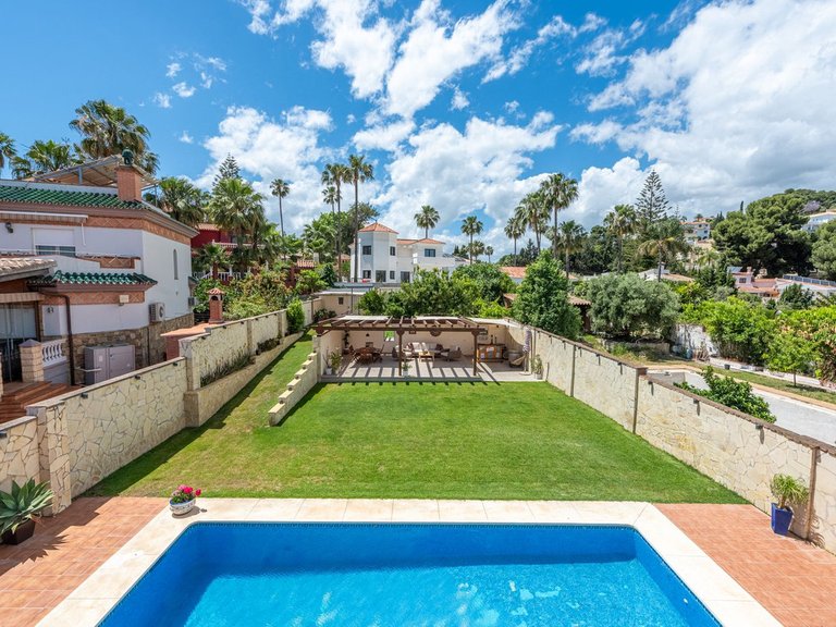 Villa for Sale in Sierrezuela, Malaga 3