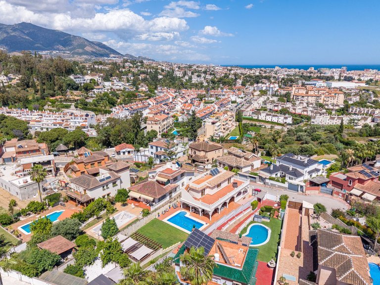 Villa for Sale in Sierrezuela, Malaga 32