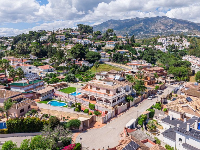 Villa for Sale in Sierrezuela, Malaga 33