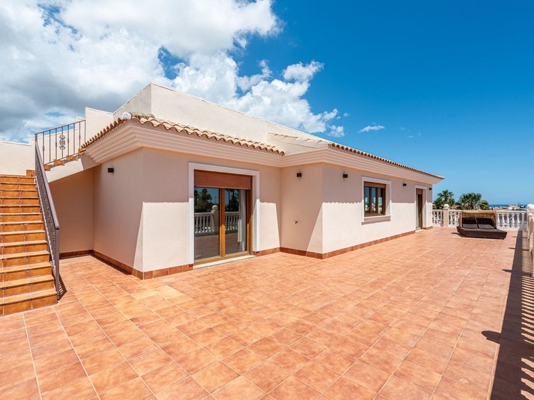 Villa for Sale in Sierrezuela, Malaga 35