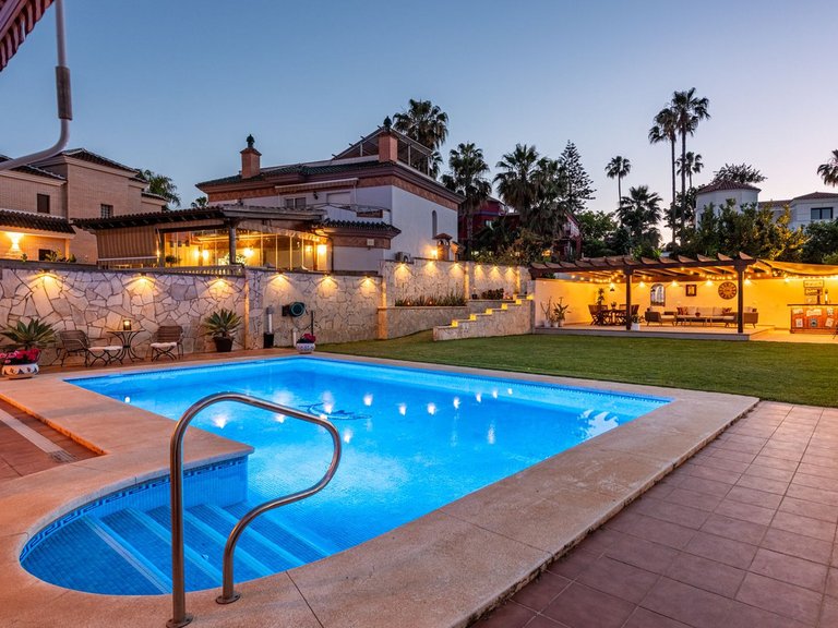 Villa for Sale in Sierrezuela, Malaga 36