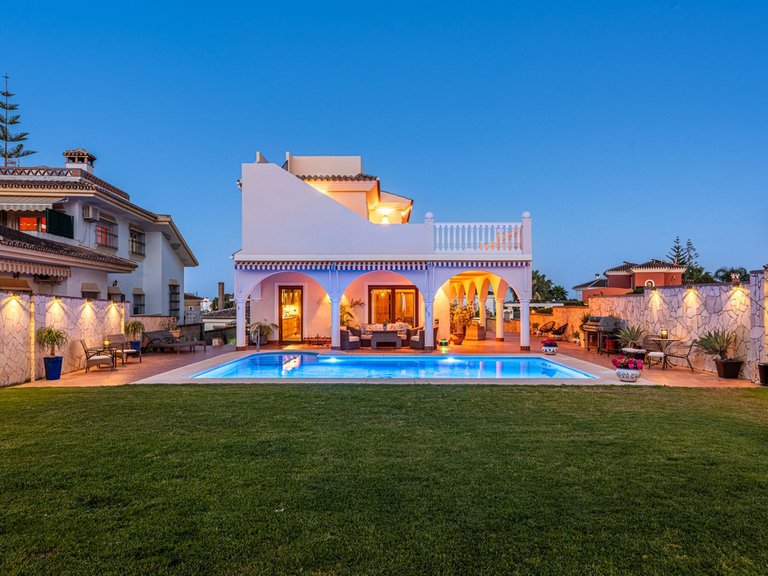 Villa for Sale in Sierrezuela, Malaga 39