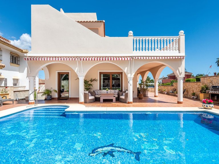 Villa for Sale in Sierrezuela, Malaga 4