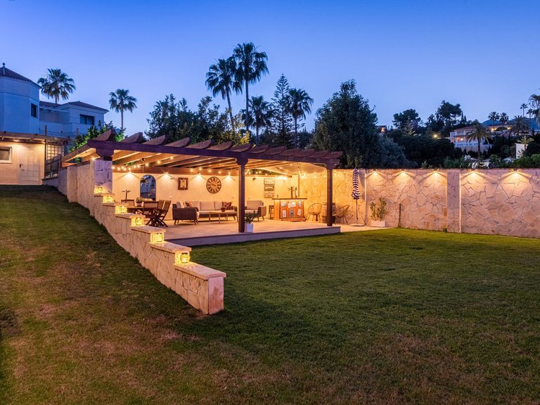 Villa for Sale in Sierrezuela, Malaga 42
