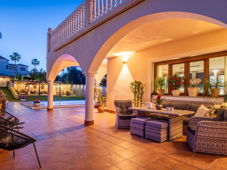 Villa for Sale in Sierrezuela, Malaga 44