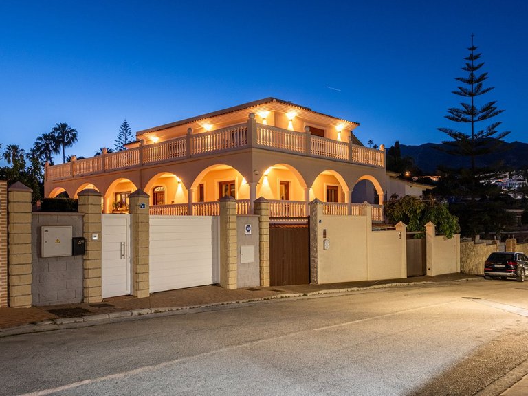 Villa for Sale in Sierrezuela, Malaga 46
