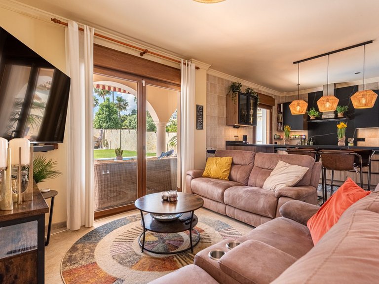 Villa for Sale in Sierrezuela, Malaga 5