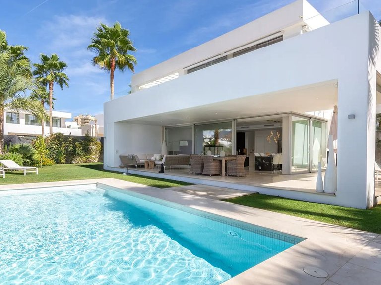Villa for Sale in Río Real, Malaga 2