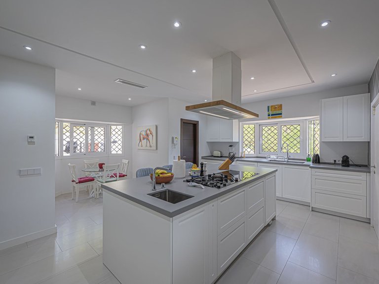 Villa for Sale in El Paraiso, Malaga 10