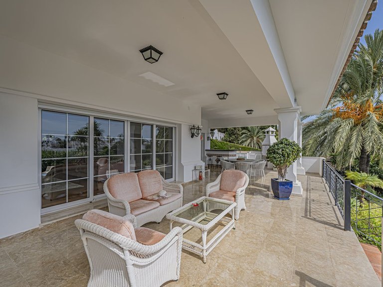 Villa for Sale in El Paraiso, Malaga 13