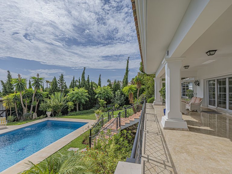 Villa for Sale in El Paraiso, Malaga 15