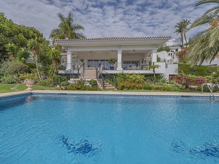 Villa for Sale in El Paraiso, Malaga 18