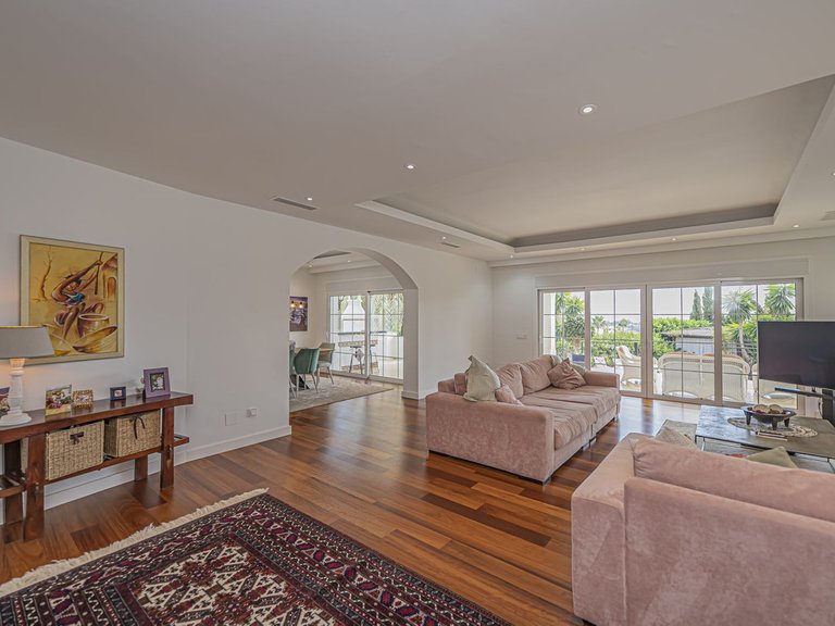 Villa for Sale in El Paraiso, Malaga 20