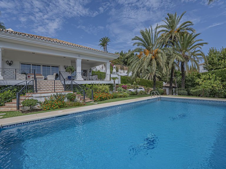 Villa for Sale in El Paraiso, Malaga 22