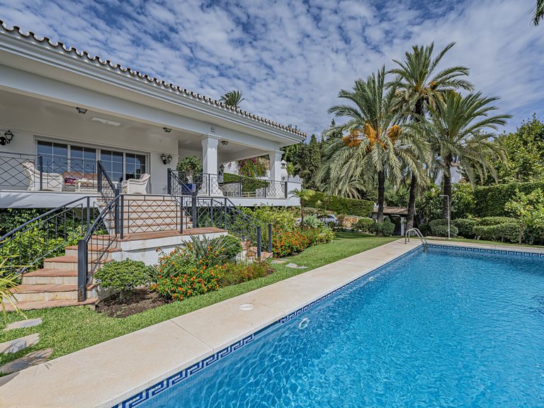 Villa for Sale in El Paraiso, Malaga 26