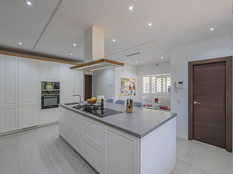 Villa for Sale in El Paraiso, Malaga 29