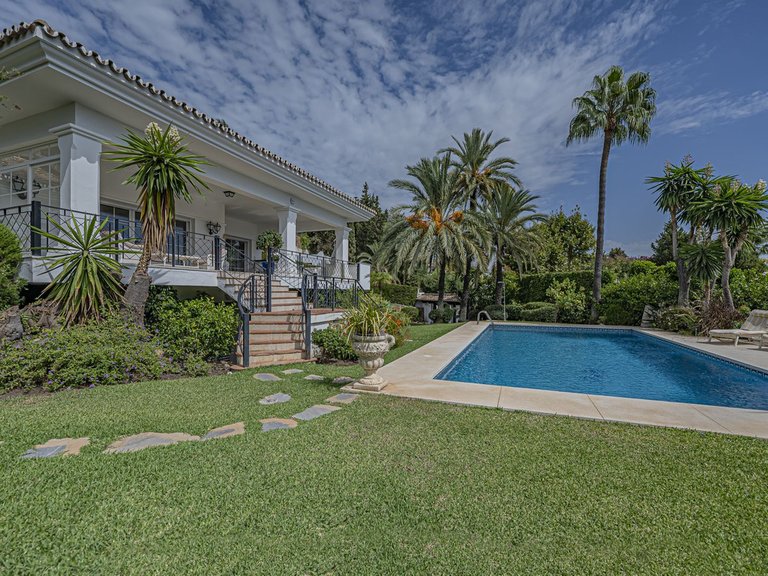 Villa for Sale in El Paraiso, Malaga 30