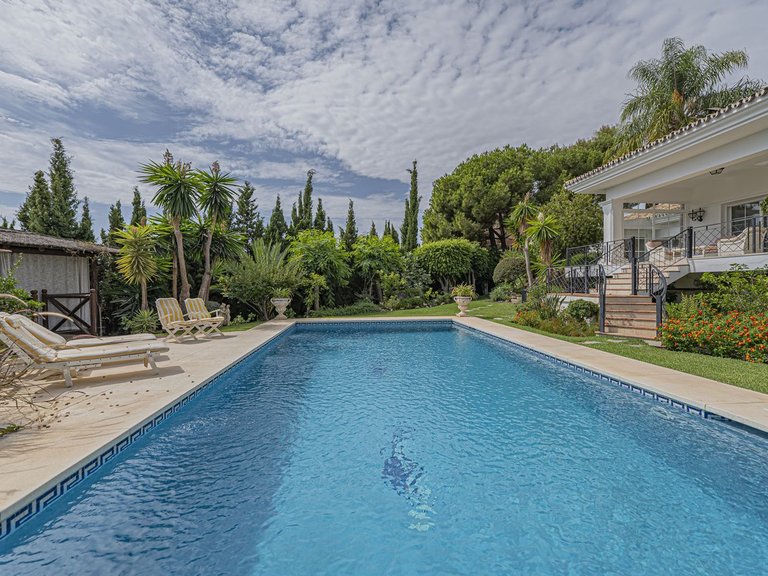 Villa for Sale in El Paraiso, Malaga 32