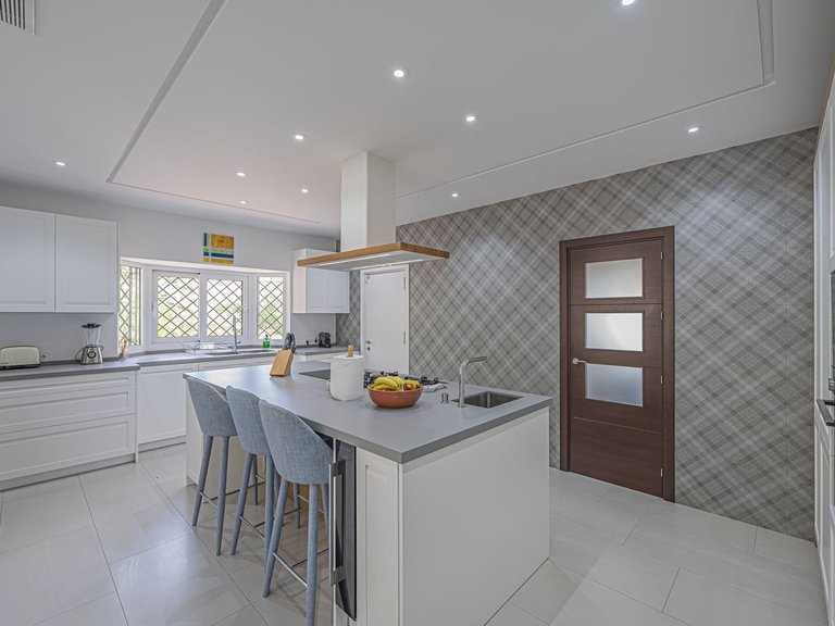 Villa for Sale in El Paraiso, Malaga 33