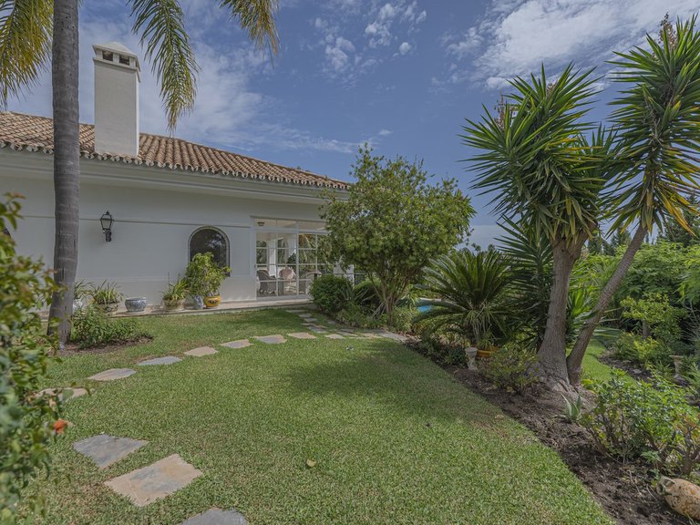 Villa for Sale in El Paraiso, Malaga 34