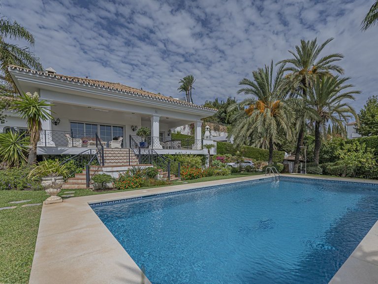 Villa for Sale in El Paraiso, Malaga 45
