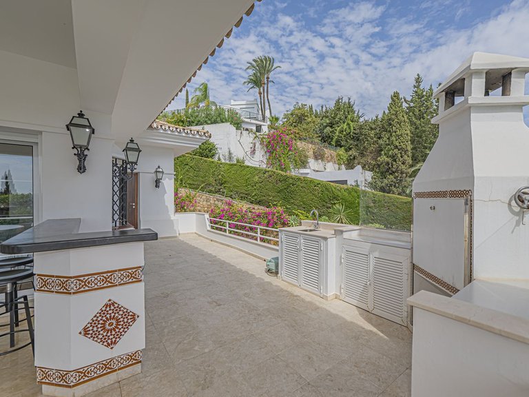 Villa for Sale in El Paraiso, Malaga 46