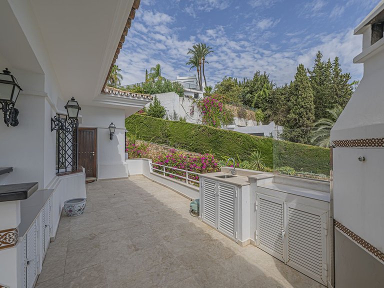 Villa for Sale in El Paraiso, Malaga 47