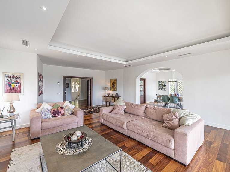Villa for Sale in El Paraiso, Malaga 5